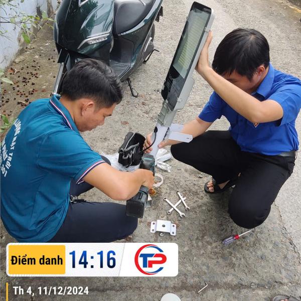 ĐÈN BÀN CHẢI 400W SÁNG TRẮNG