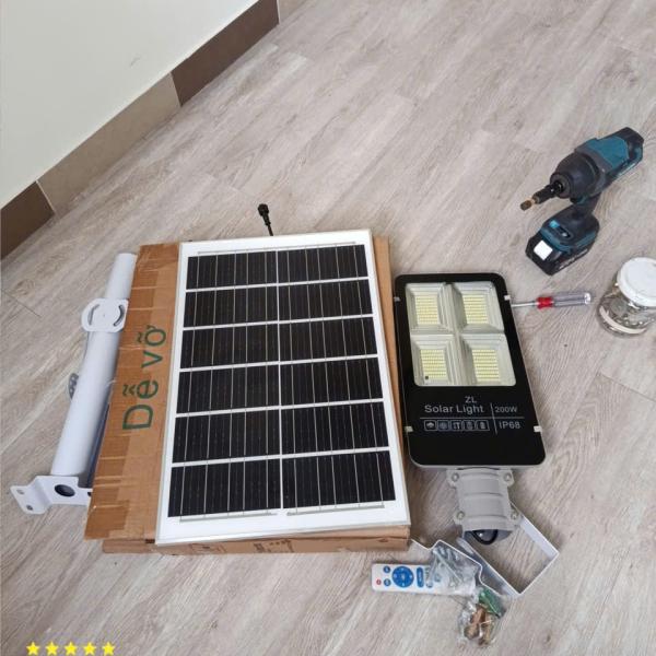 ĐÈN BÀN CHẢI 200W SÁNG TRẮNG