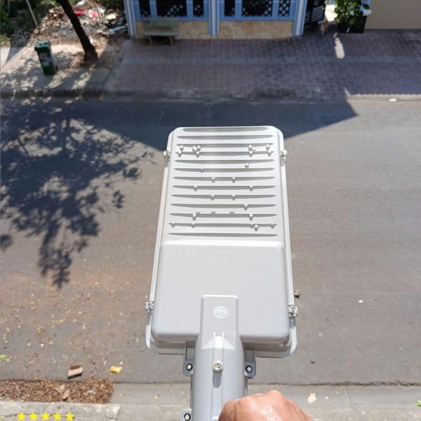 ĐÈN BÀN CHẢI 200W SÁNG TRẮNG