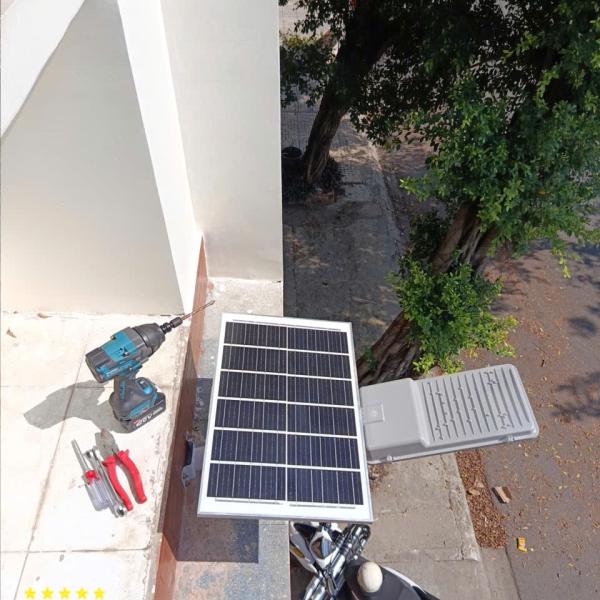 ĐÈN BÀN CHẢI 200W SÁNG TRẮNG