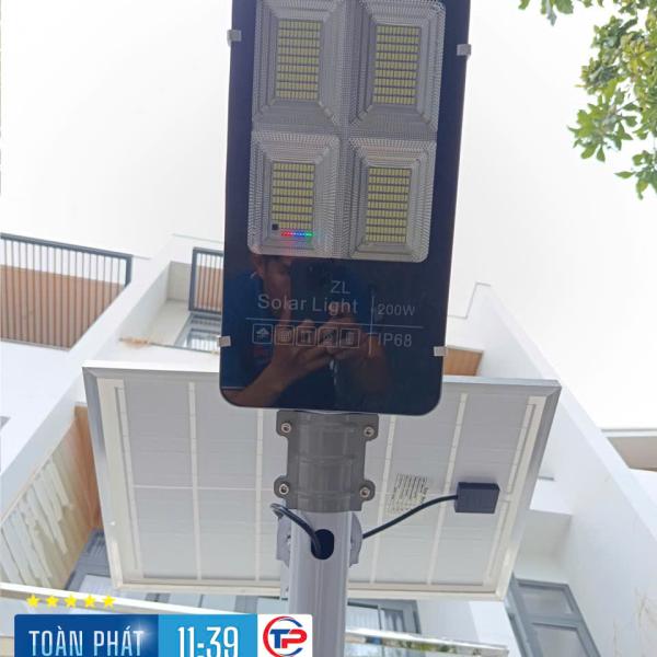 ĐÈN BÀN CHẢI 200W SÁNG TRẮNG