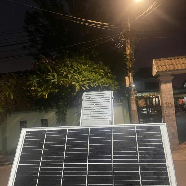 ĐÈN BÀN CHẢI 400W SÁNG TRẮNG