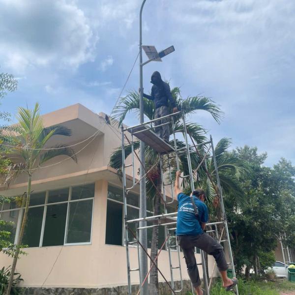 ĐÈN BÀN CHẢI 300W SÁNG TRẮNG