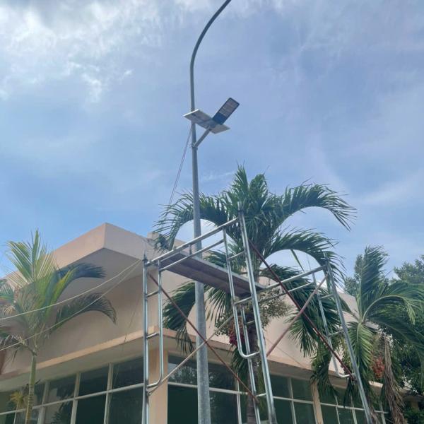 ĐÈN BÀN CHẢI 300W SÁNG TRẮNG