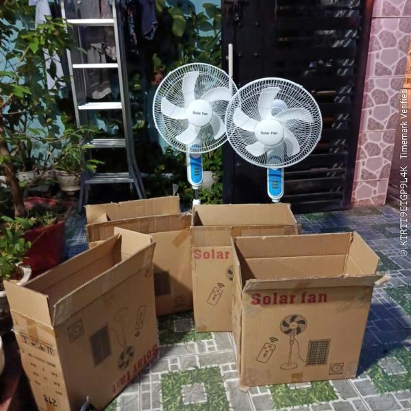 QUẠT NĂNG LƯỢNG MẶT TRỜI V218