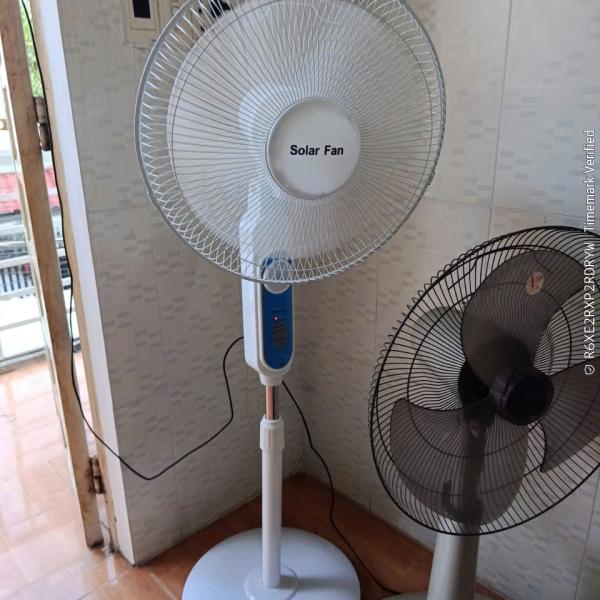 QUẠT NĂNG LƯỢNG MẶT TRỜI V218