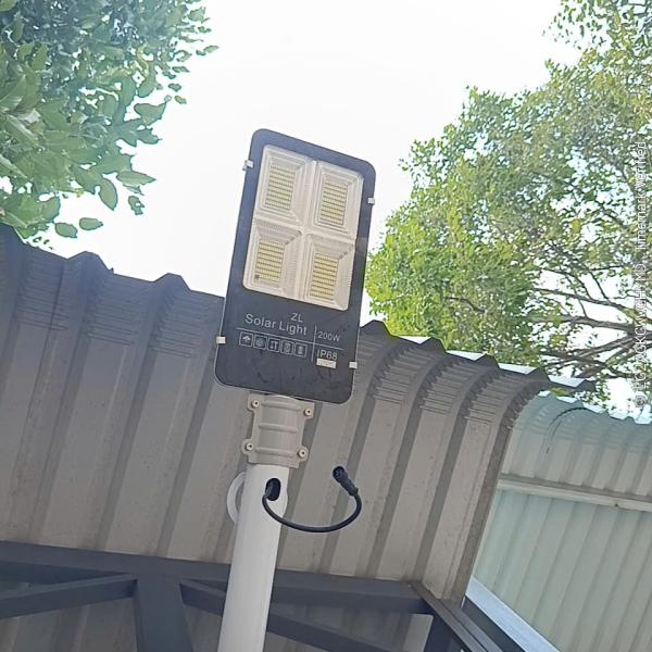 ĐÈN BÀN CHẢI 200W SÁNG TRẮNG