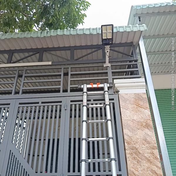 ĐÈN BÀN CHẢI 200W SÁNG TRẮNG