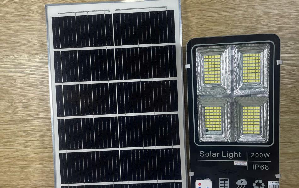 ĐÈN BÀN CHẢI 200W SÁNG TRẮNG