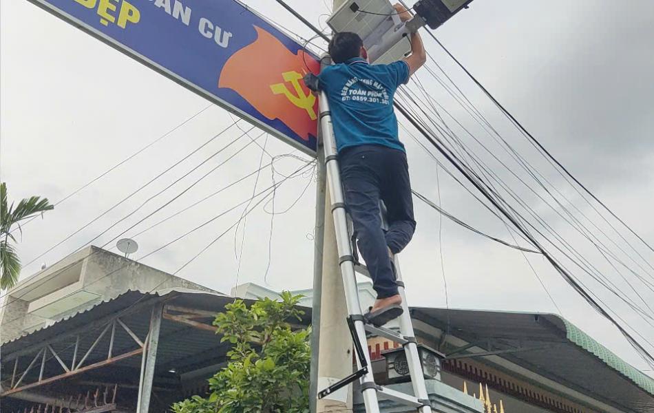 ĐÈN BÀN CHẢI 400W SÁNG TRẮNG