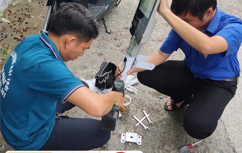 ĐÈN BÀN CHẢI 400W SÁNG TRẮNG
