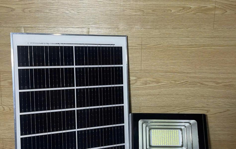 ĐÈN PHA 60W
