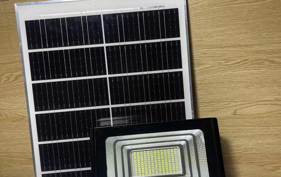 ĐÈN PHA 60W