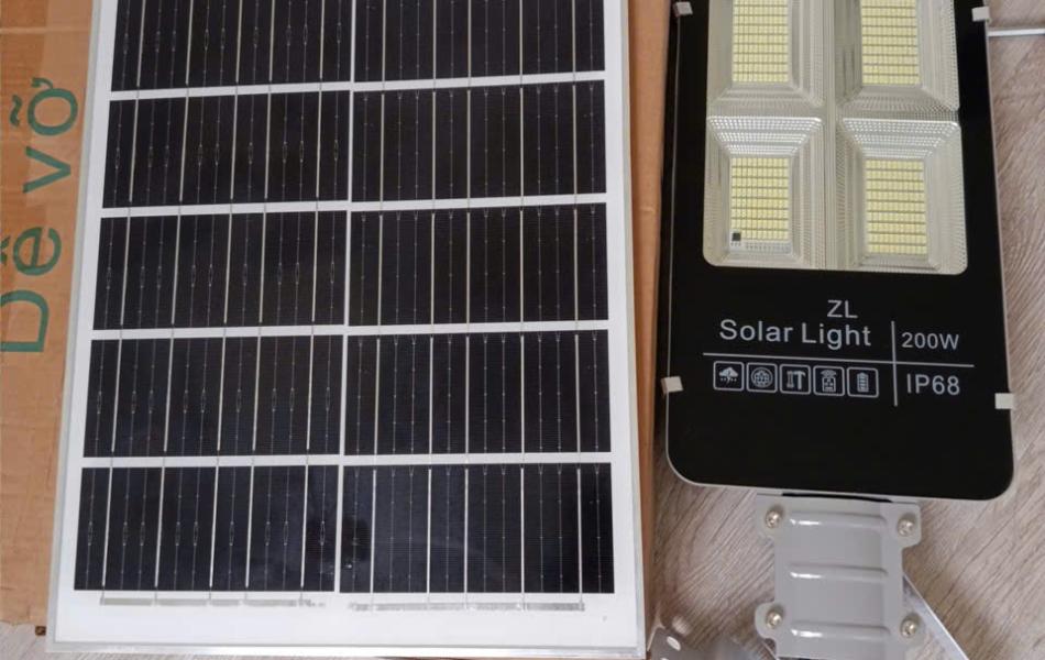ĐÈN BÀN CHẢI 200W SÁNG TRẮNG
