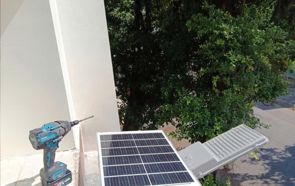 ĐÈN BÀN CHẢI 200W SÁNG TRẮNG