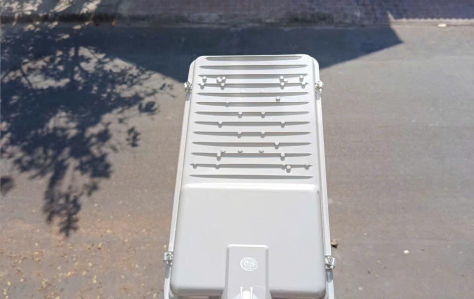 ĐÈN BÀN CHẢI 200W SÁNG TRẮNG