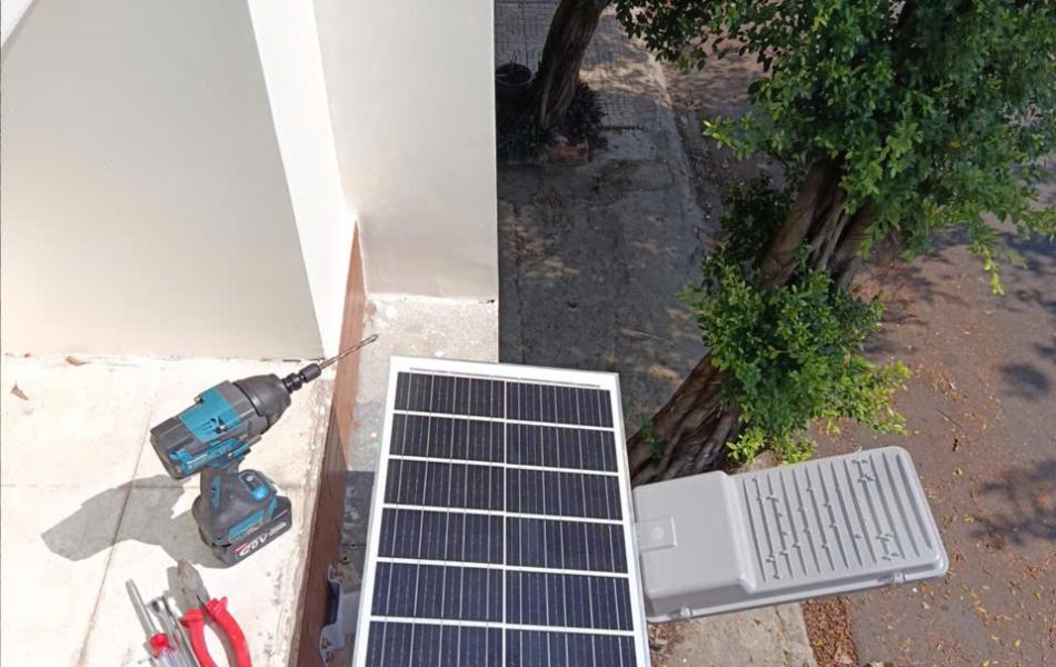 ĐÈN BÀN CHẢI 200W SÁNG TRẮNG