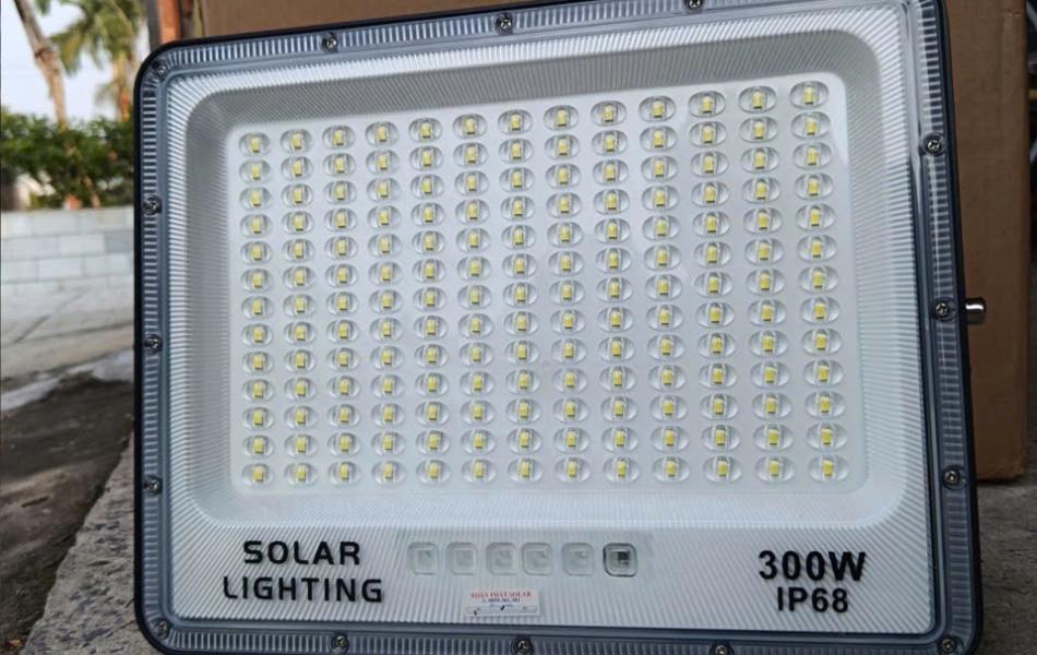 ĐÈN PHA MẮT NGỌC 300W 