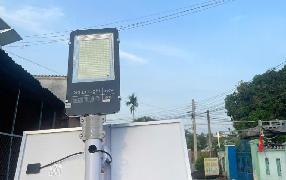 ĐÈN BÀN CHẢI 400W SÁNG TRẮNG