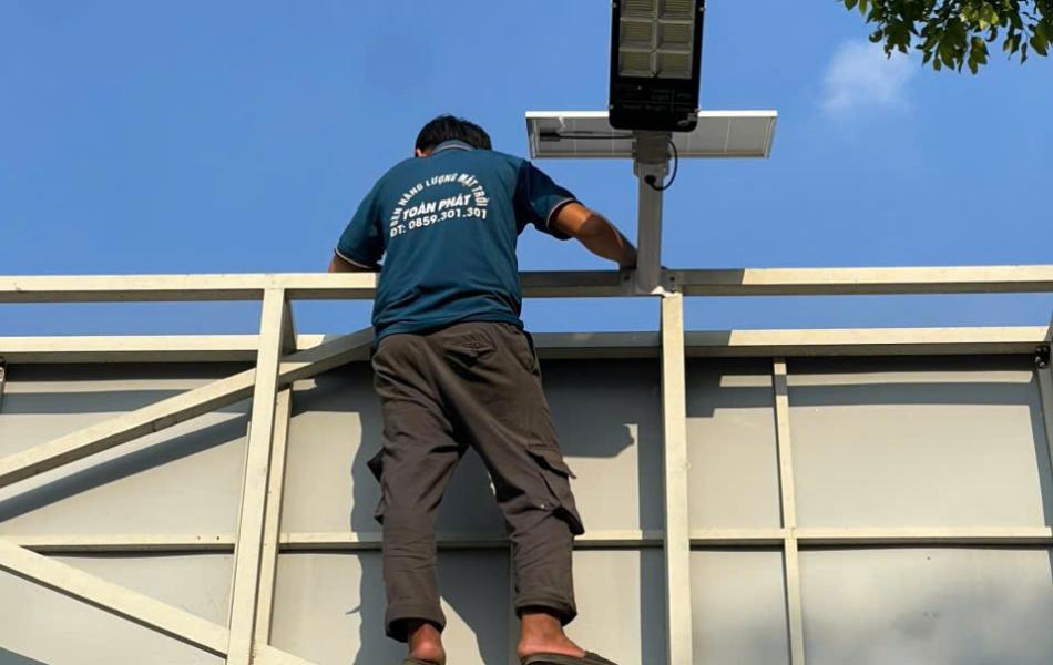 ĐÈN BÀN CHẢI 300W SÁNG TRẮNG