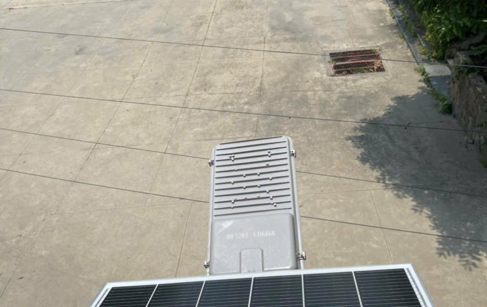 ĐÈN BÀN CHẢI 300W SÁNG TRẮNG