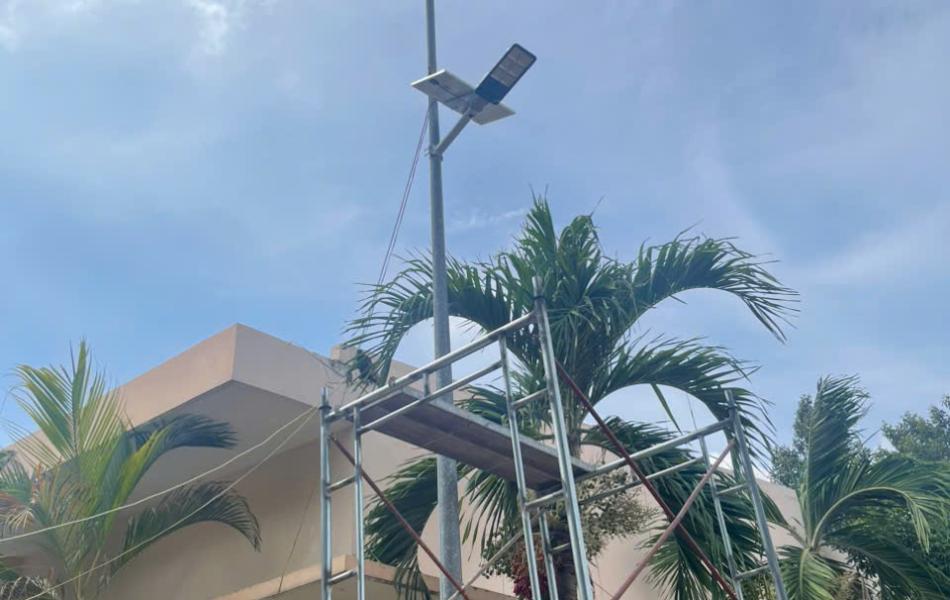 ĐÈN BÀN CHẢI 300W SÁNG TRẮNG