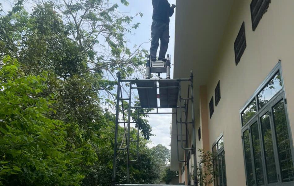 ĐÈN BÀN CHẢI 300W SÁNG TRẮNG