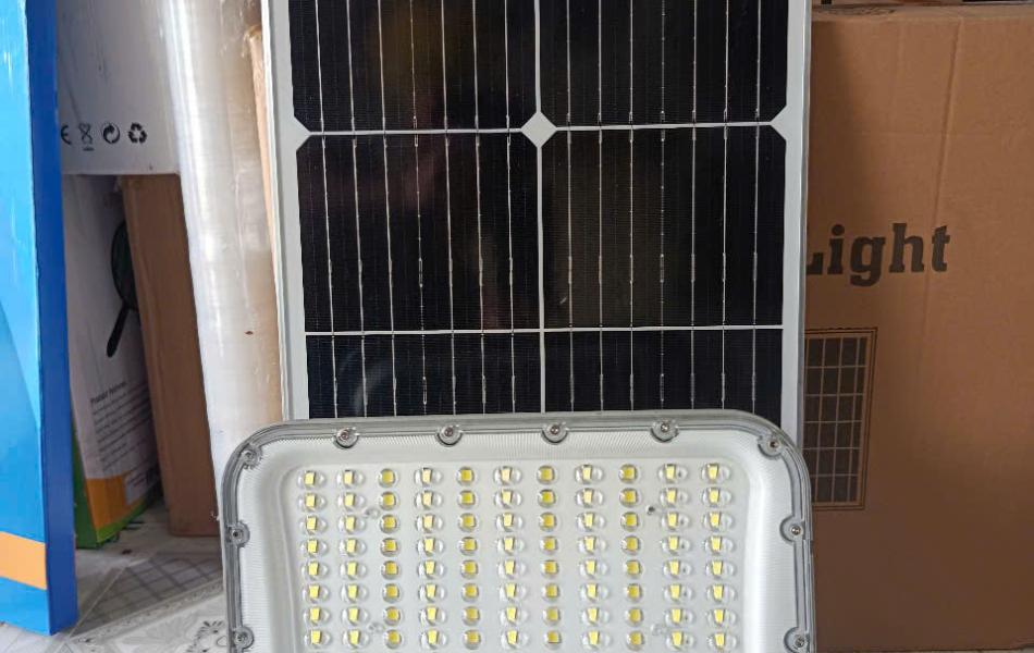 ĐÈN PHA MẮT NGỌC 400W