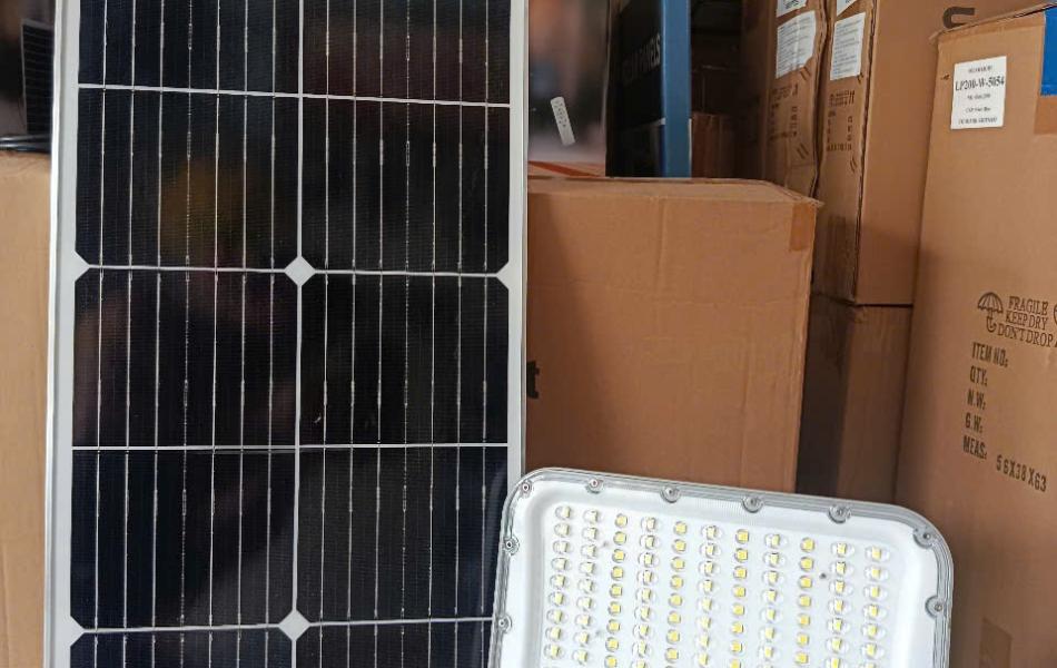 ĐÈN PHA MẮT NGỌC 400W