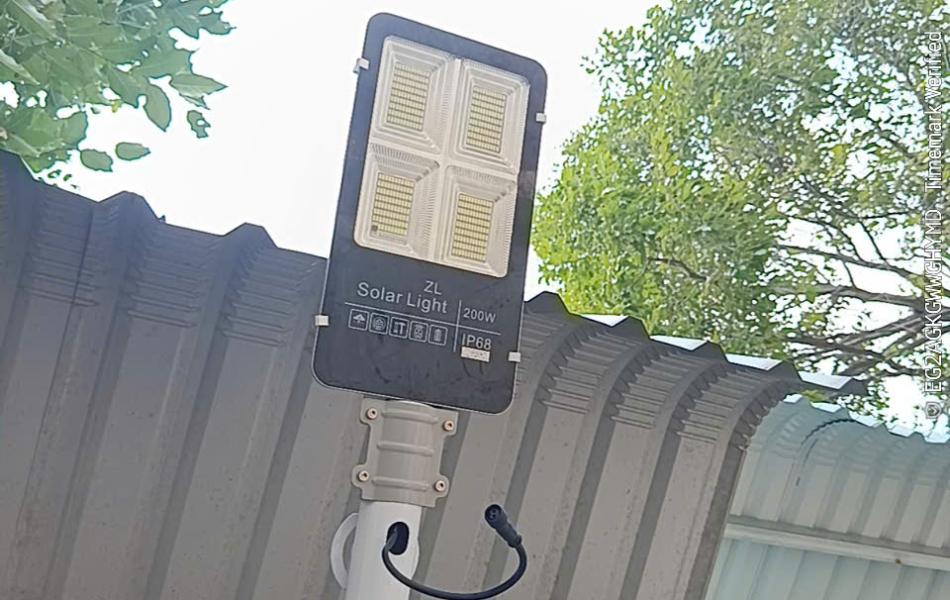 ĐÈN BÀN CHẢI 200W SÁNG TRẮNG