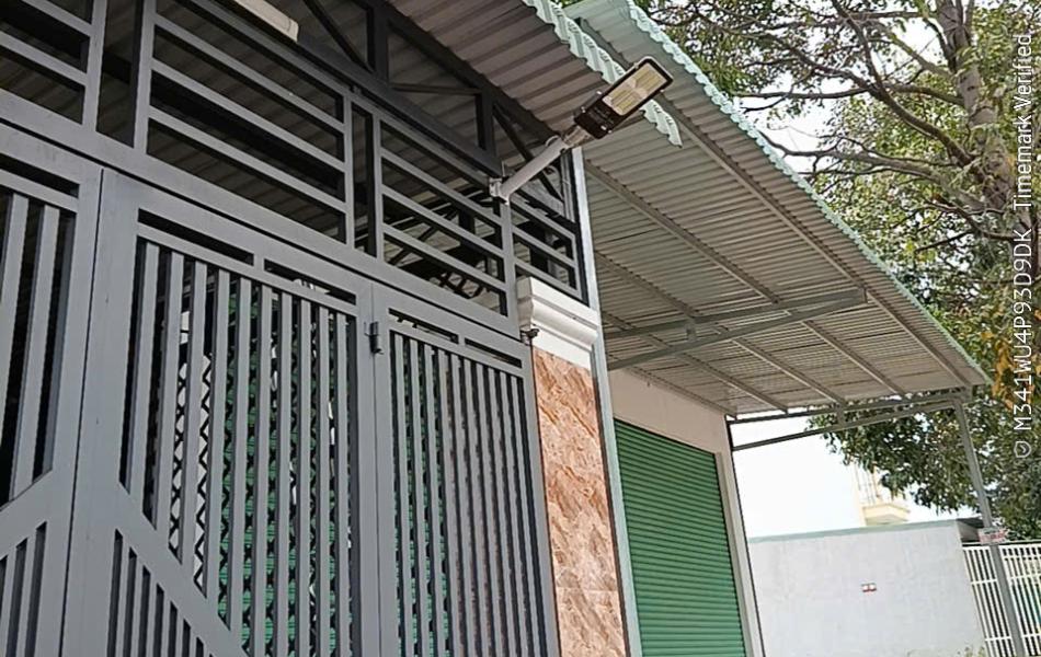ĐÈN BÀN CHẢI 200W SÁNG TRẮNG
